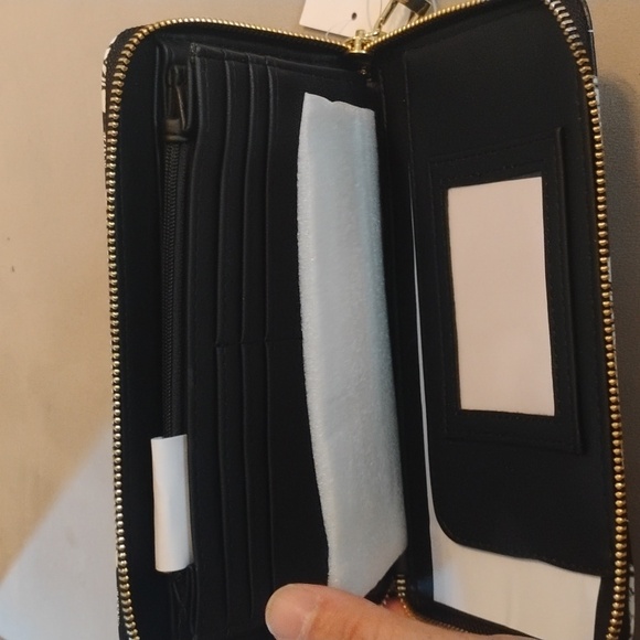 Betsey Johnson's Skulls Zippy Long Wallet NEW WITH TAGS!  $58 Retail - Picture 6 of 6
